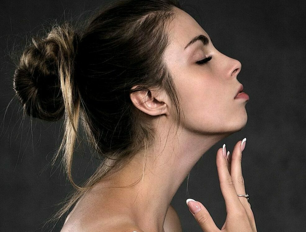 portrait, young women, naked woman, side view, hands, body, nails, female, female portrait, modeling, pose