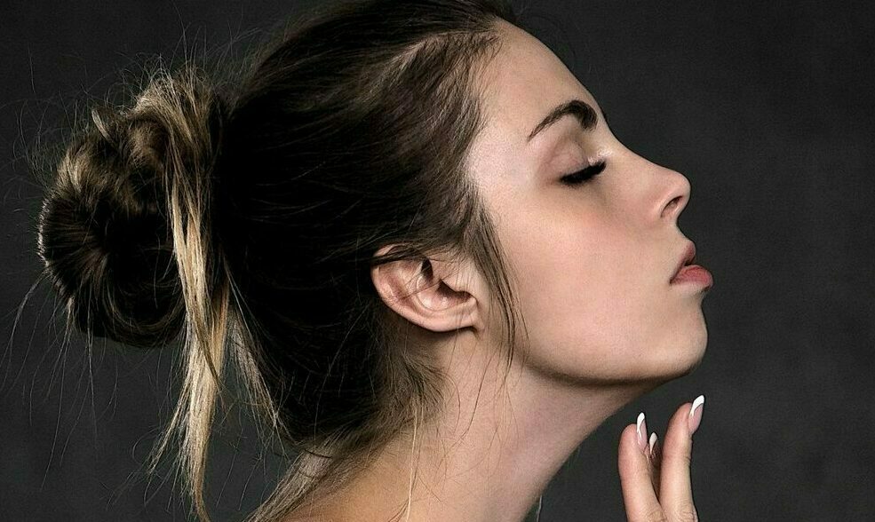 portrait, young women, naked woman, side view, hands, body, nails, female, female portrait, modeling, pose